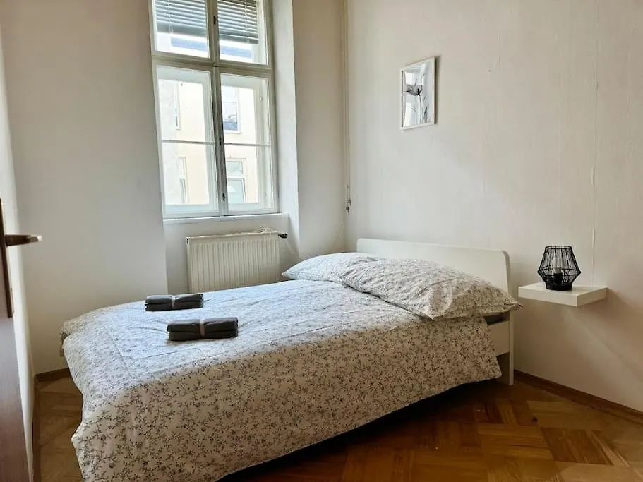 110 M2 Sunny & Central Long Term Apartment - Free Parking Vienna